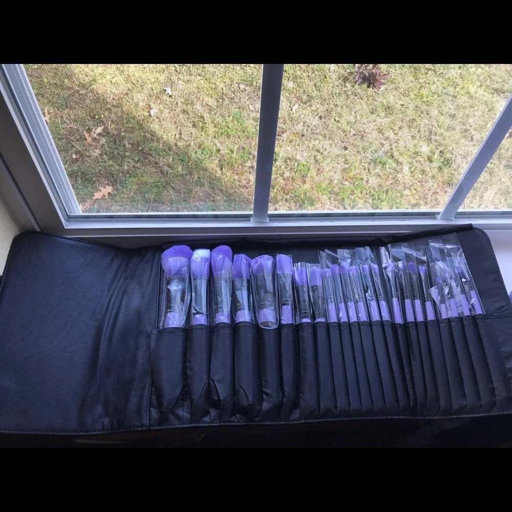Brush Affair Vanity Collection